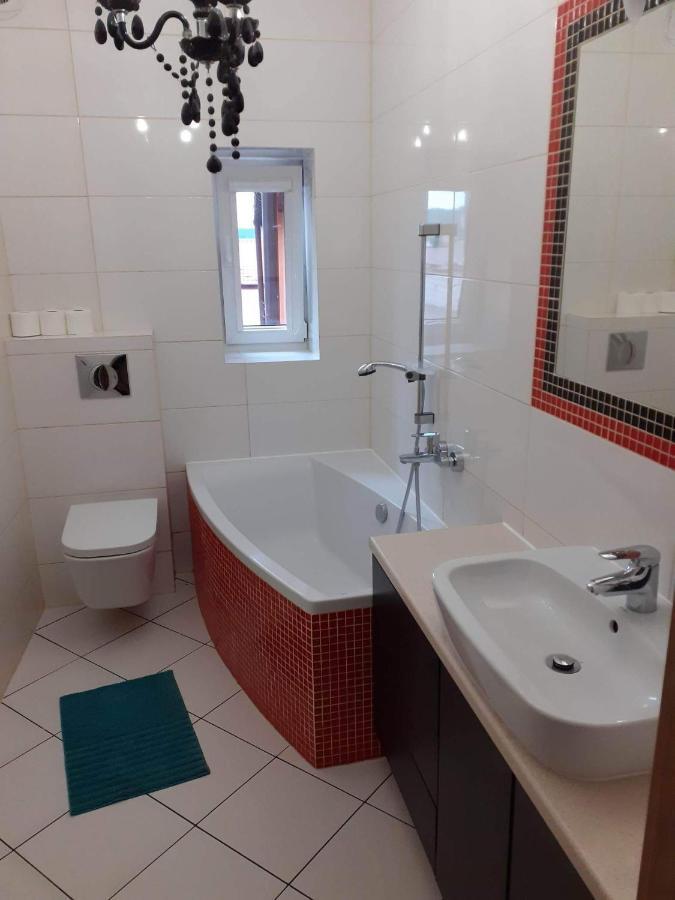 Apartament Na Rynku เคนชินี ภายนอก รูปภาพ